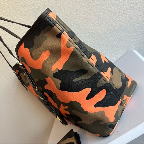 MICHAEL KORS Camo Orange XL Jet Set Voyager Tote Travel Summer Bag + Wallet - Picture 5 of 12